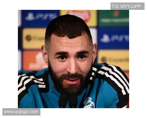 戴面具踢球的足球传奇人物故事揭秘与背后不为人知的情感历程